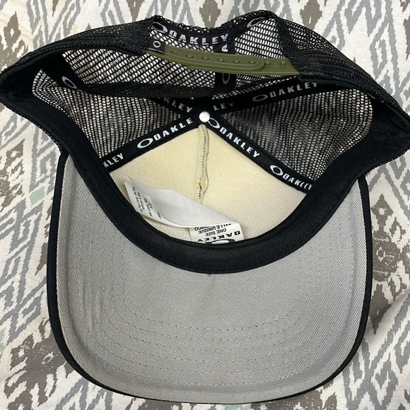 Oakley Hat - Picture 5 of 5